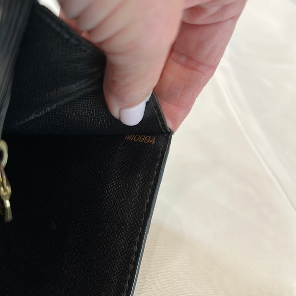 authentic Preloved Louis Vuitton EPI BIFACE clutch bag M10994 with many callouts - Picture 4 of 16